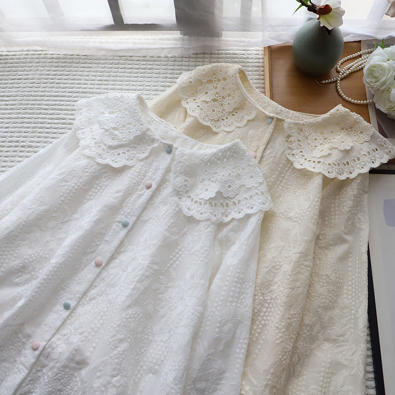 [Bi Zheng] 2025 Spring New Korean Style Lace Hollow Doll Collar Color Button Bell Sleeve Sweet Shirt for Women 3600