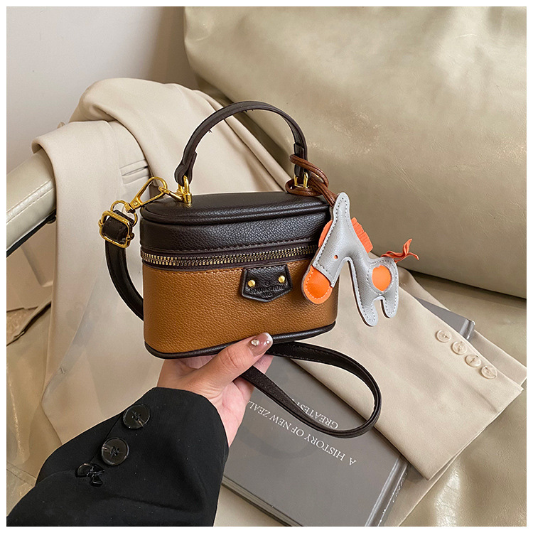 Bolsos para niños al por mayor 2025 nueva versión coreana Harajuku estilo de alta gama patrón de lichi bolso diagonal retro bolso pequeño para niñas