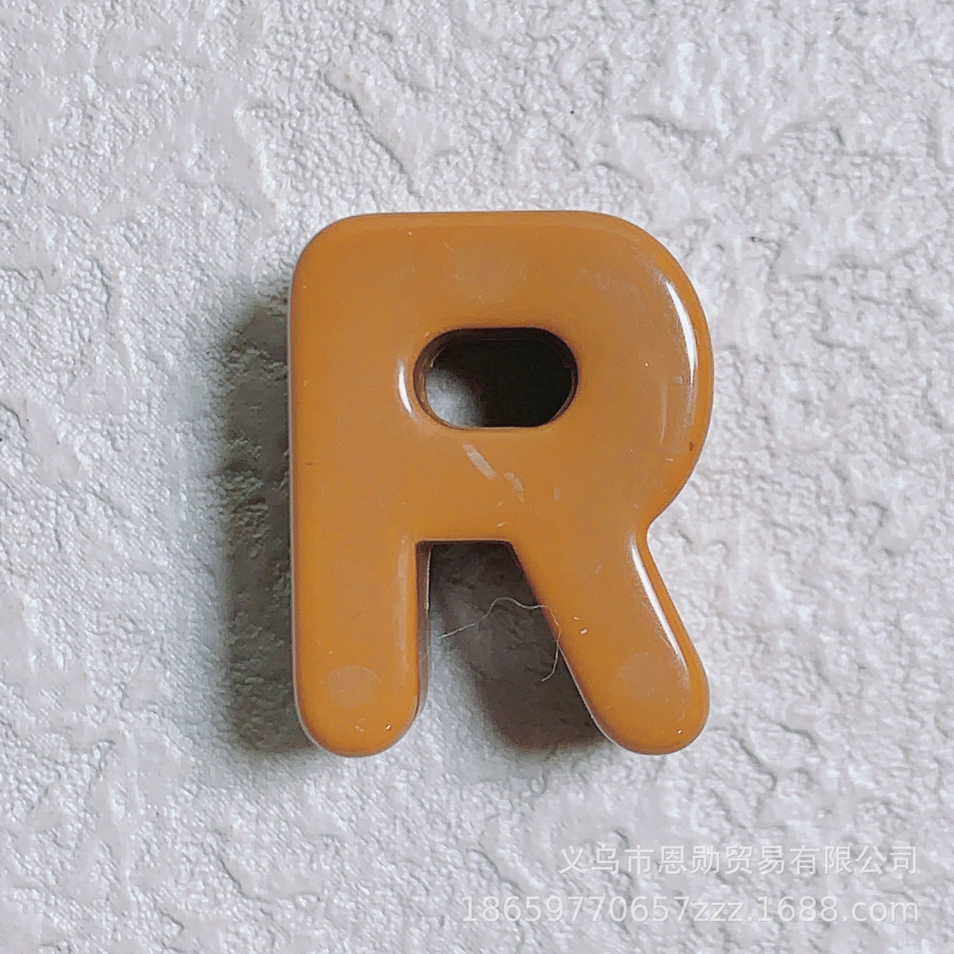 R (brown)