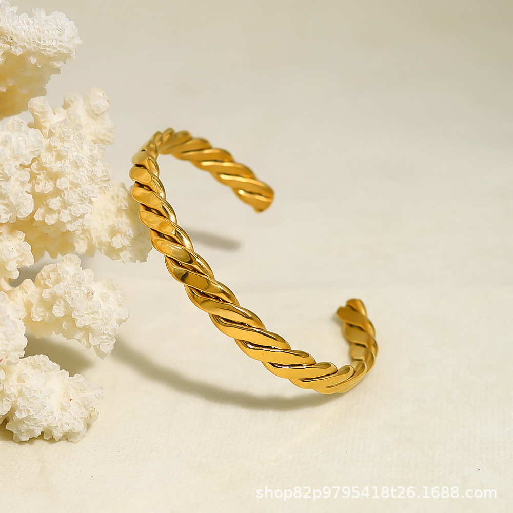 Ins pulsera de apertura de giro tejida en forma de C de galvanoplastia de oro real de acero inoxidable simple de todo fósforo transfronterizo decolora e impermeable