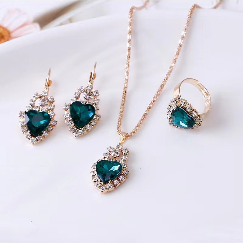 New Diamond Heart Pendant Necklace Earrings Banquet Versatile Three piece Jewelry Set_voghion.com