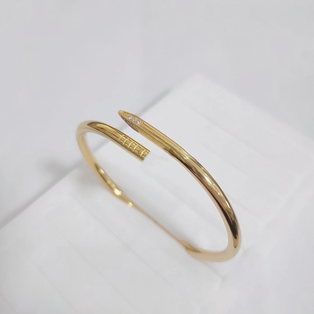 Venta caliente transfronteriza Kaga moda titanio acero clavo pulsera diamante de lujo ligero acero inoxidable todo fósforo pulsera no se desvanece