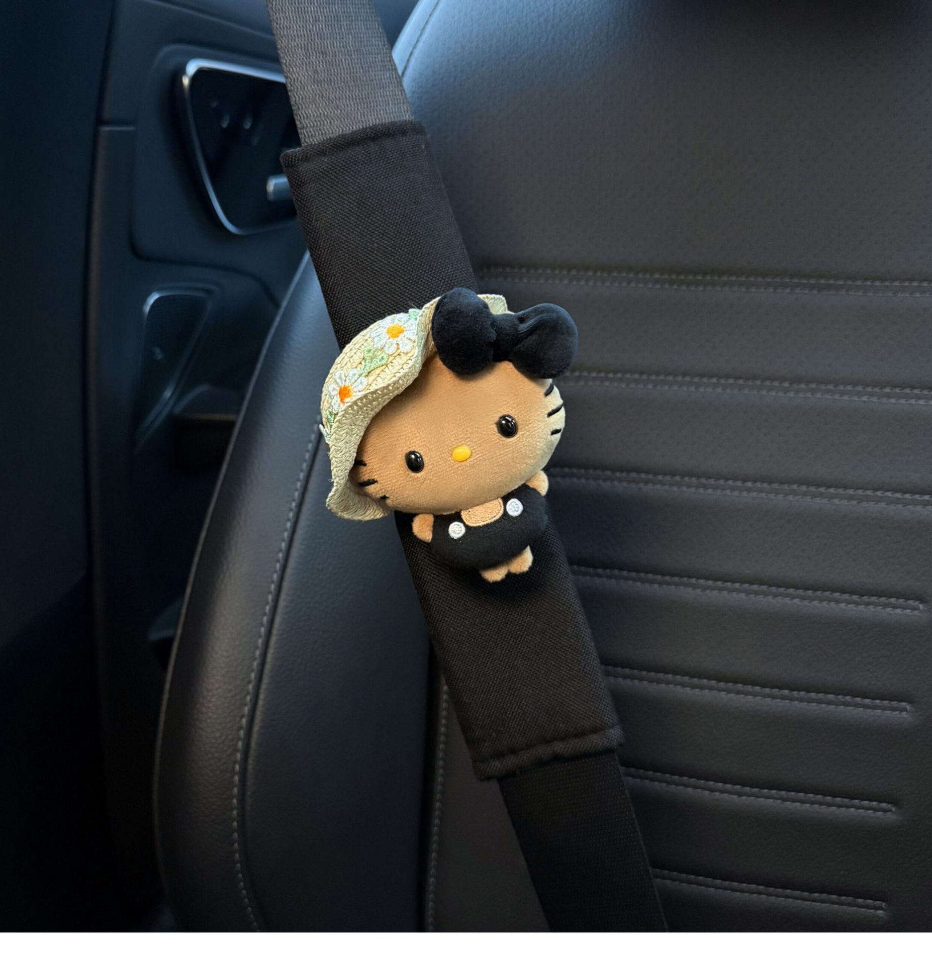 Car seatbelt shoulder pad, cute kitty design, anti-chafing clothing for couples, one pair for women