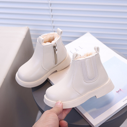 New sweet and cool British-style Martin boots for girls; winter soft-soled Martin boots for boys—fashionable, versatile, and stylish.