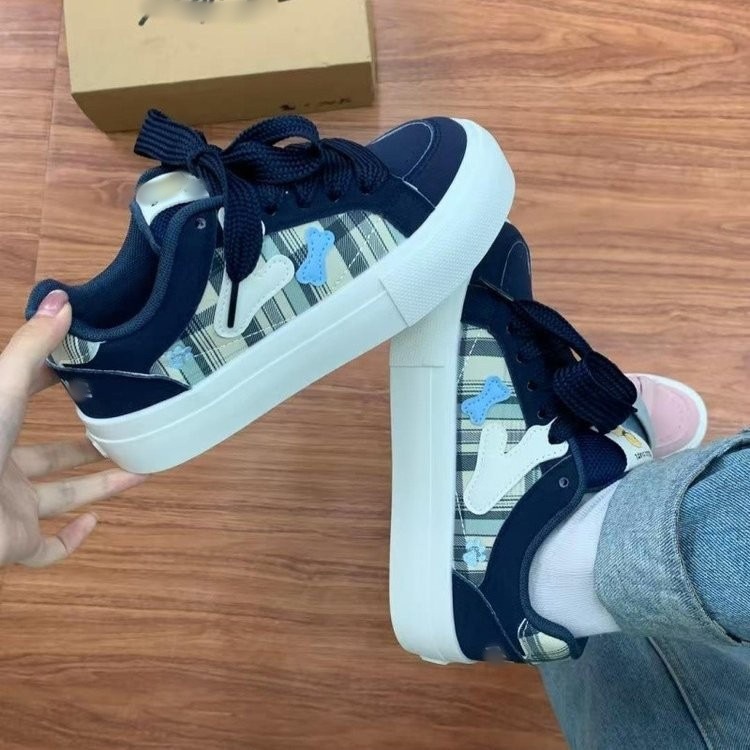 Nuevos zapatos de skate casuales de altura de suela gruesa zapatos blancos de otoño de mujeres nuevos nuevos productos nuevos zapatos de pan deportivo