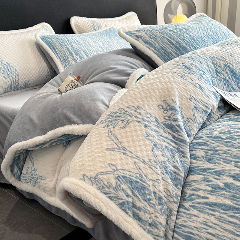 Cama de terciopelo tallado de alta gama de cuatro piezas, ropa de cama de terciopelo de leche de alta gama de lujo ligero, funda de edredón de sábana de terciopelo de coral grueso