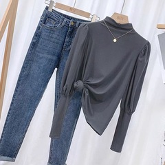 泡袖の小さい立襟の底のシャツの修身の中で百合の顕痩せのtシャツの女性の高級感の長袖のtシャツの上着の秋