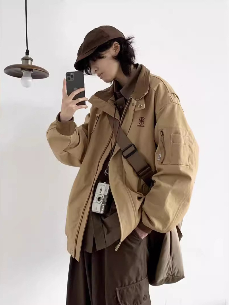 Estilo japonés retro bordado Diseño ropa de trabajo chaqueta de los hombres y las mujeres de Primavera y Otoño Nueva solapa suelta de color a juego Chaqueta de traje de vuelo