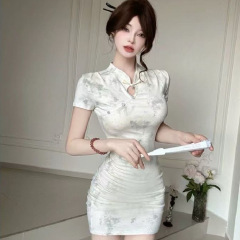 2025年夏の新型中国風の若いモデルはプリントのチャイナドレスを改良しました。