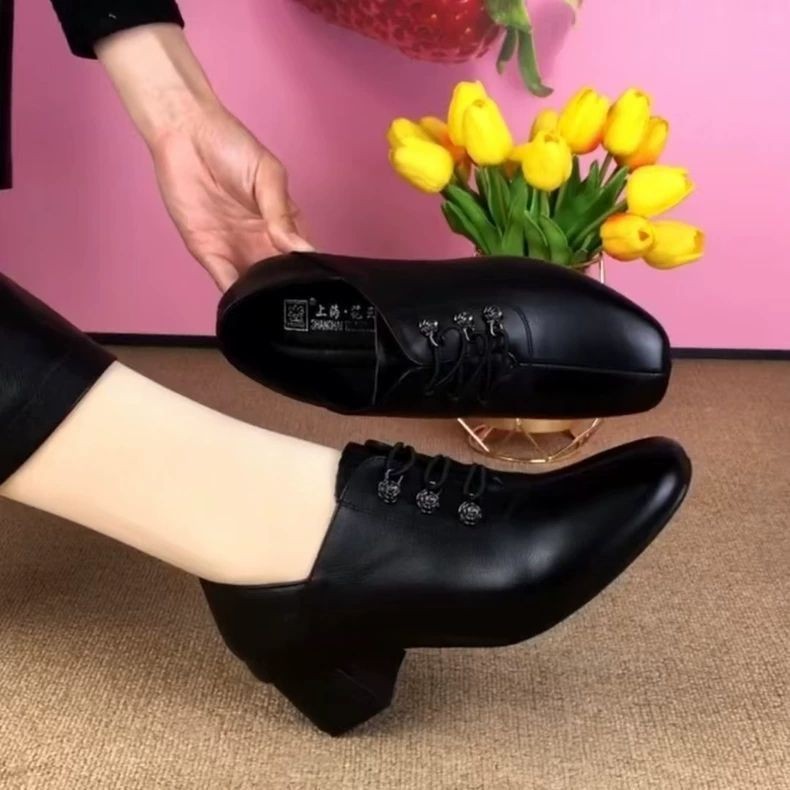 2026 primavera y verano nuevos zapatos de moda de tacones gruesos y suaves, zapatos de cuero de tacones medios, zapatos de madres, zapatos de mujer
