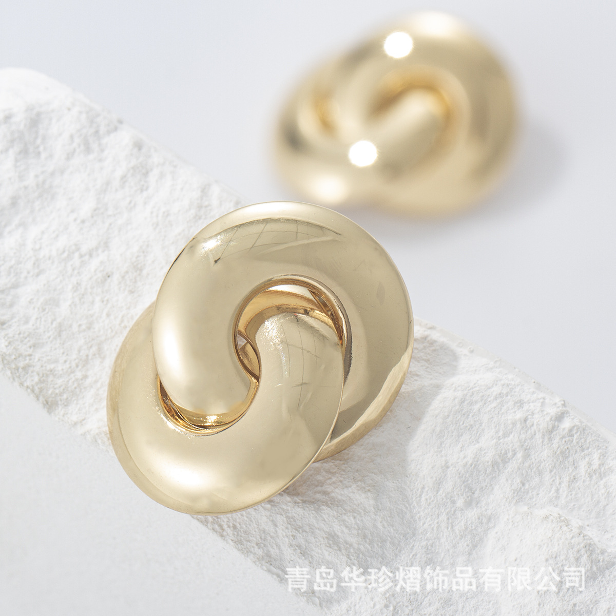 Qingdao jewelry factory fashionable exquisite elegant earrings non-fading geometric high-grade electroplated 18K gold earrings for women