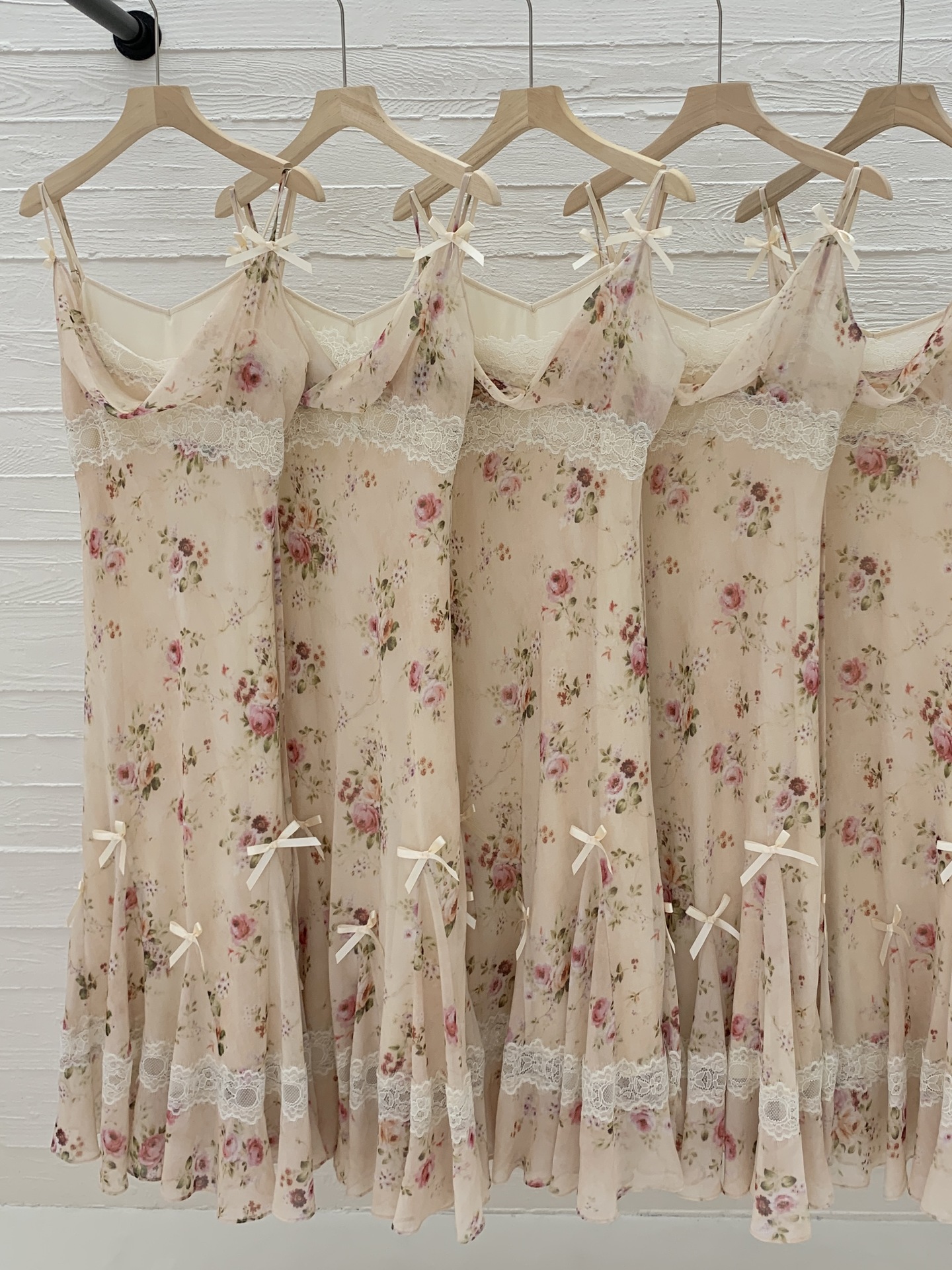 GraceChic Disponibile Estate 2025 Nuovo Vestito Coreano Dongdaemun in Pizzo Francese Floreale con Spalline e Fiocco da Donna_voghion.com