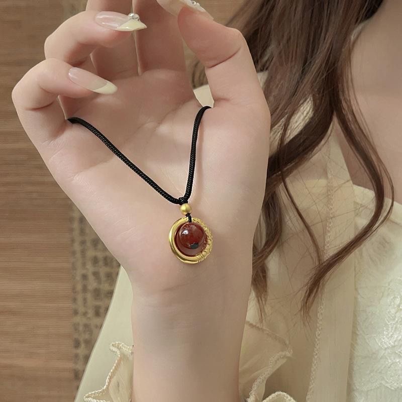 Acacia frijoles collar de hebilla de seguridad para mujeres lujo ligero de alta sensación de anillo de colgante de miel nueva tendencia china de cuerdas trenzadas collar