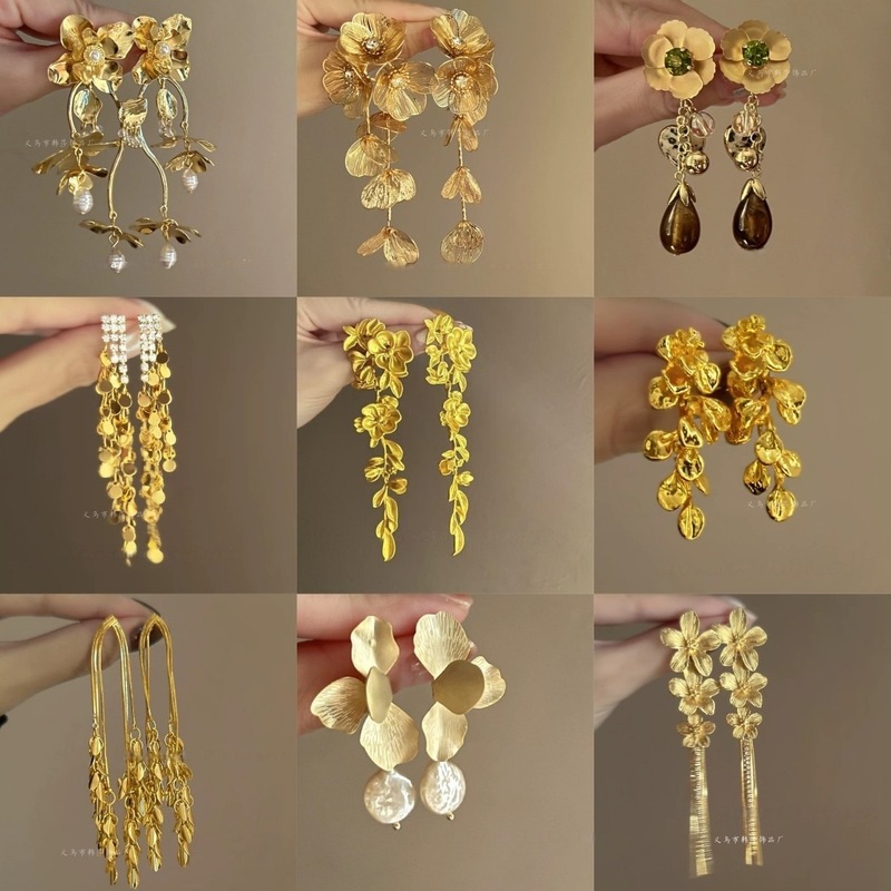 Flower Golden Tassel Earrings Women's Light Luxury Exaggerated Ear Studs Autumn and Winter High-end Sense 2024 New Hot Earrings