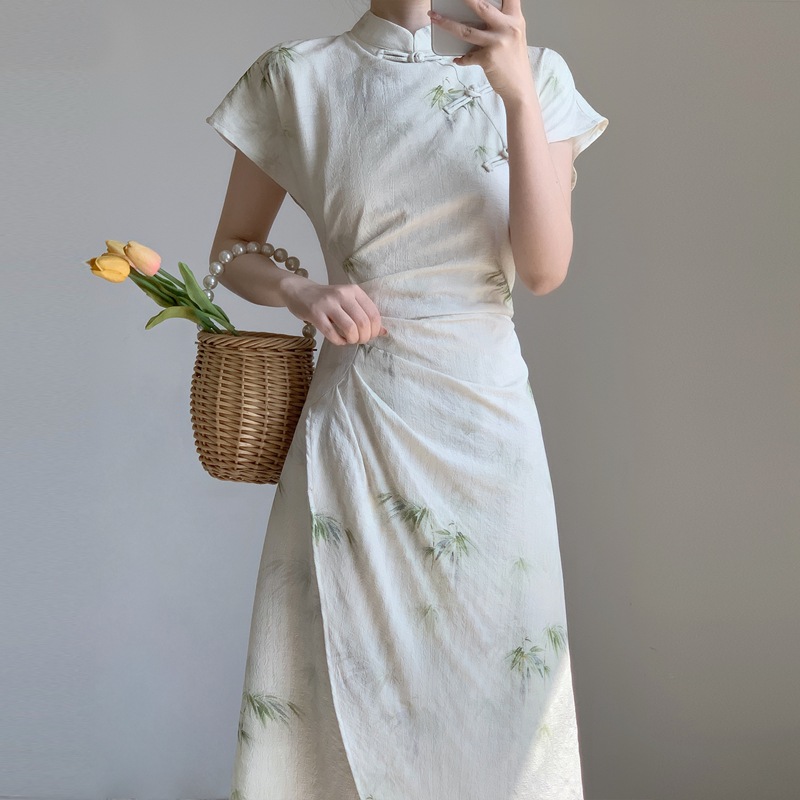 新中式国风改良旗袍裙女夏季新款复古设计小众褶皱竹叶印花连衣裙