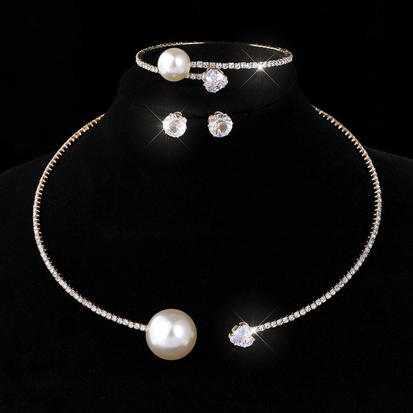 choker pearl heart-shaped