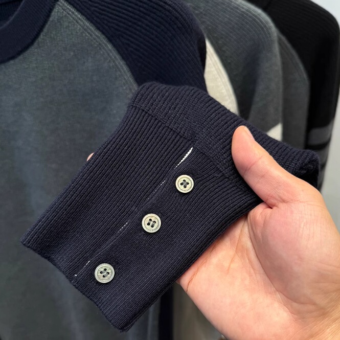 ファッションの色合わせのプルオーバー|undefined
