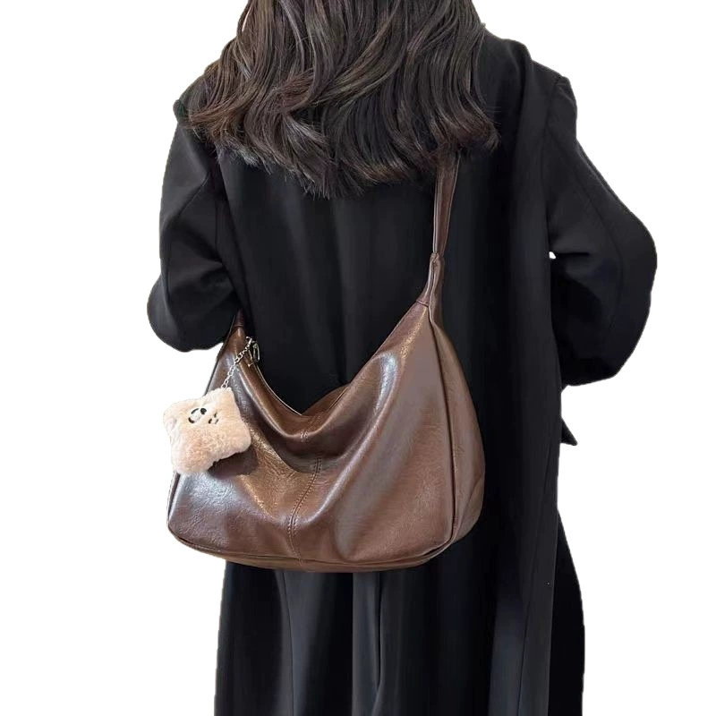 Shoulder bag, retro capacious one-shoulder bag for leisure, high-end