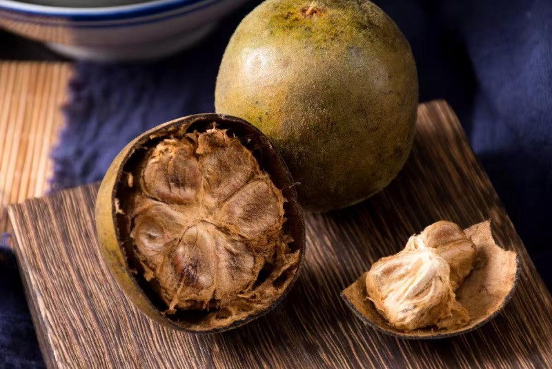 Luo Han Guo Dried Fruit (Siraitia grosvenorii) — Guangxi Monk Fruit for Herbal Tea in use