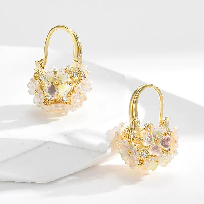 设计感新款奢华花嫁花团甜美优雅锆石贝壳耳钉S925银针耳饰批发