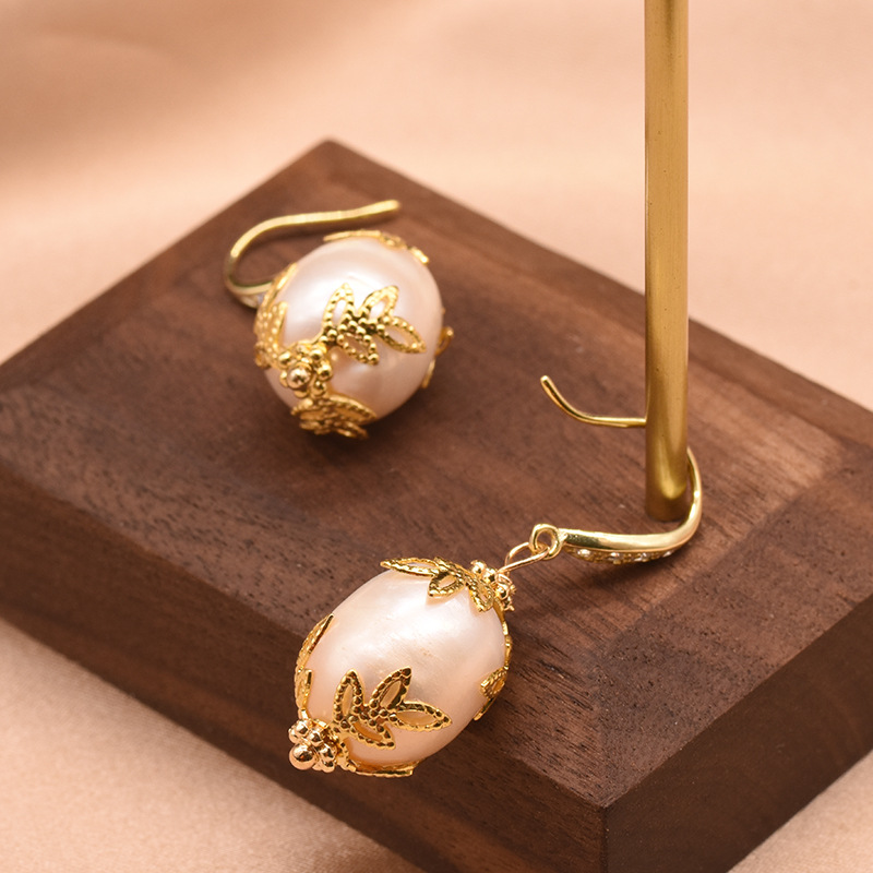 Pendientes de perlas de alto grado 925 pendientes de perlas de gancho de oreja de plata elegante diseño de nicho retro joyería al por mayor natural