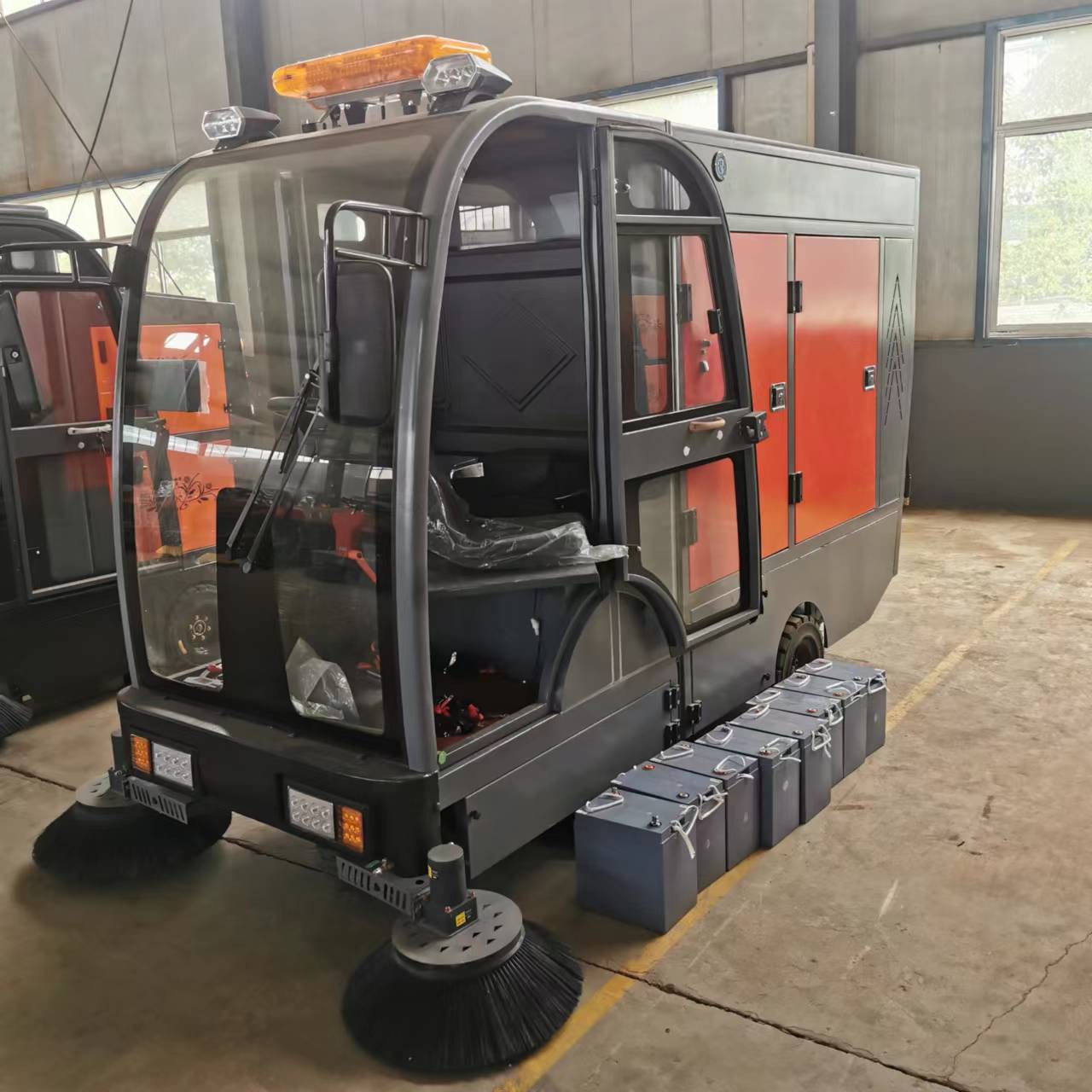 驾驶式自动扫地机工业商用电动清洁工厂物业道路清扫车四刷喷雾机