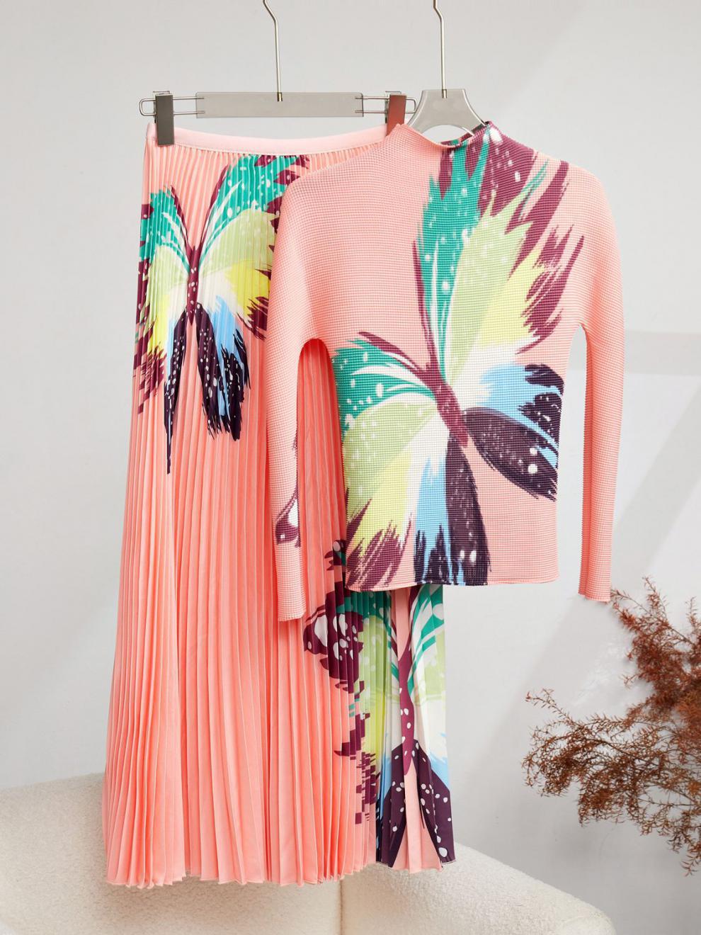 Abbigliamento da donna, abito casual a due pezzi stampato, scollo rotondo, top a maniche lunghe, gonna lunga plissettata stampata_voghion.com
