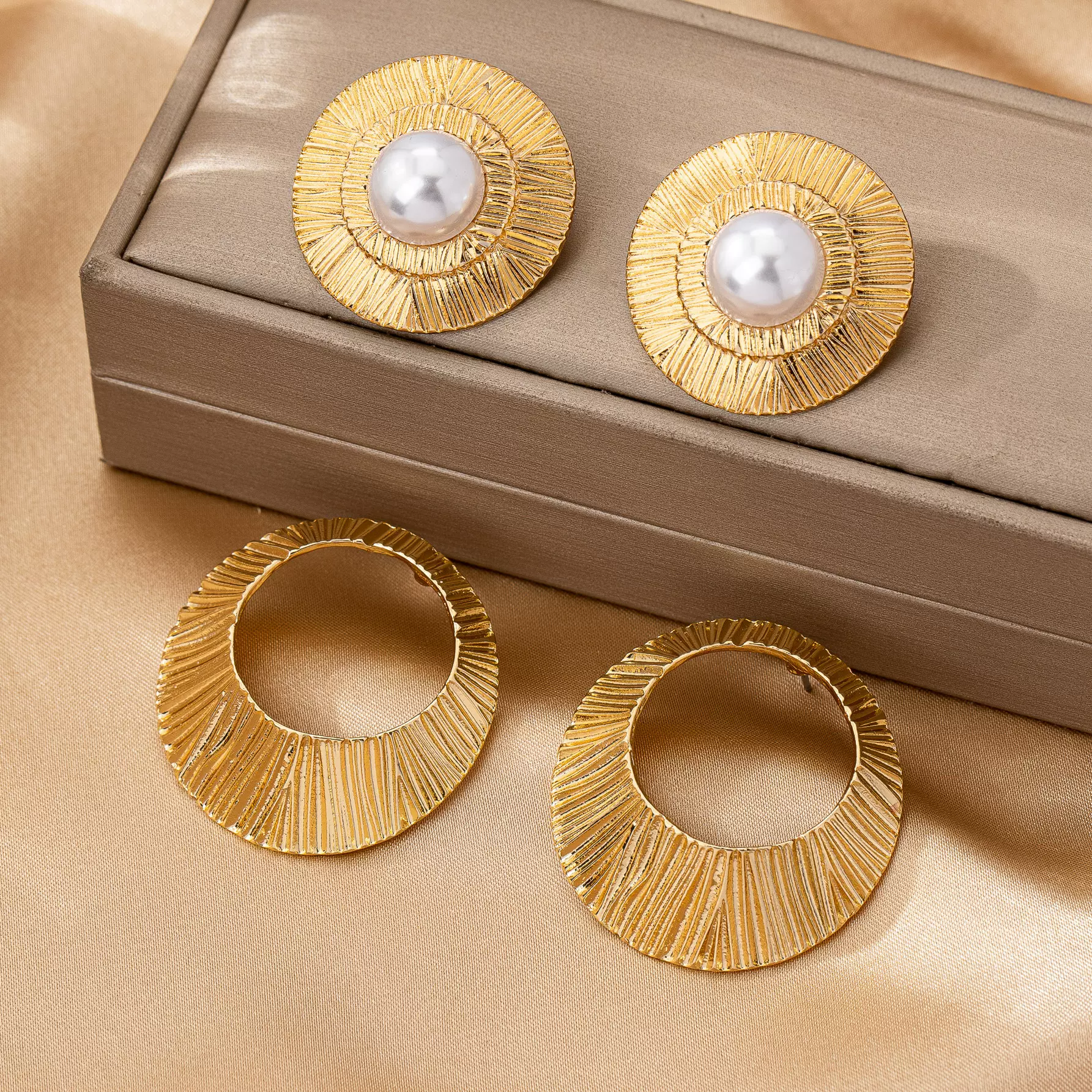 法式文艺复古珍珠耳钉 跨境时尚夸张气质圆形金色合金耳钉