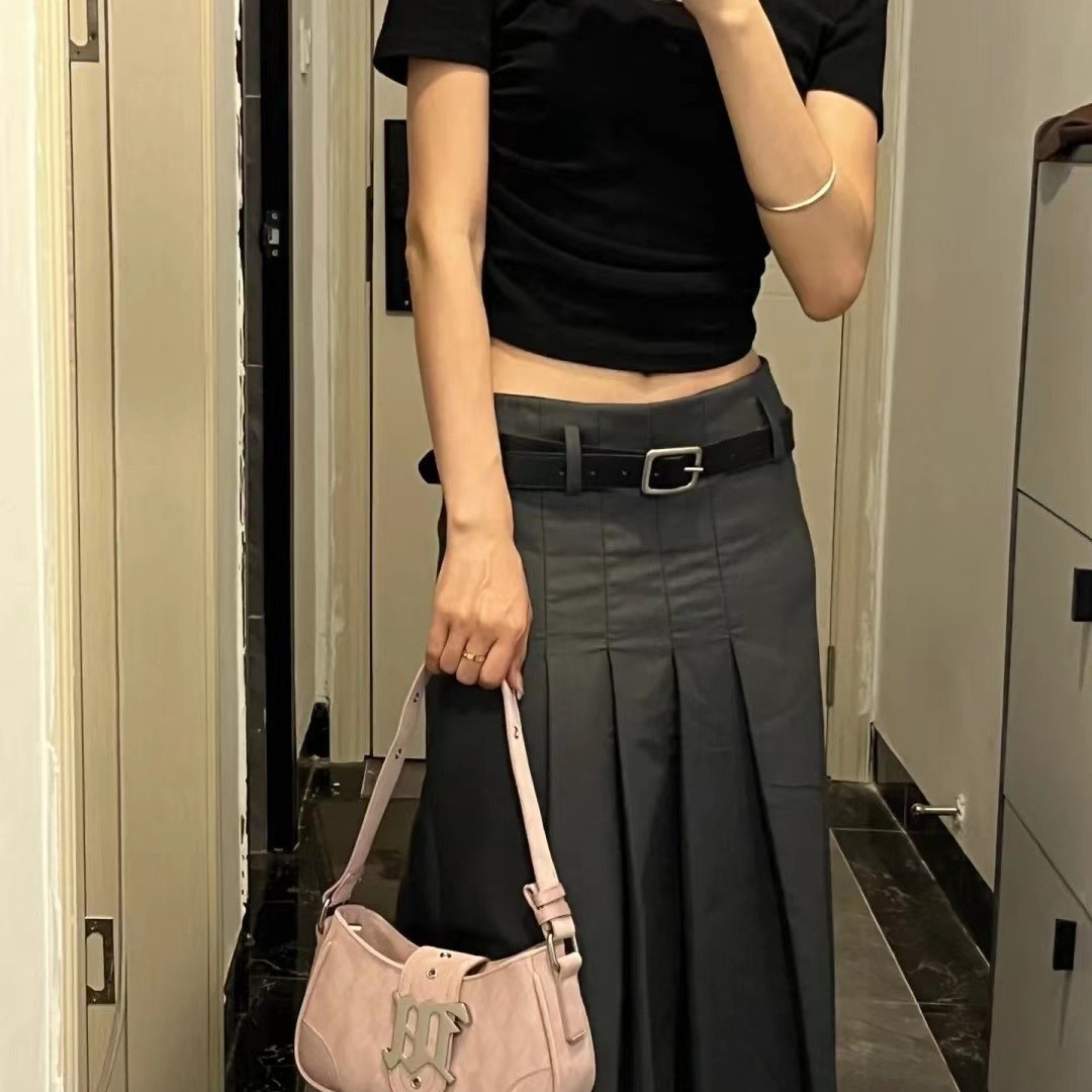 Bolsa feminina moderna e estilosa deste ano, modelo 2026, com textura de alta qualidade e alça de ombro._voghion.com