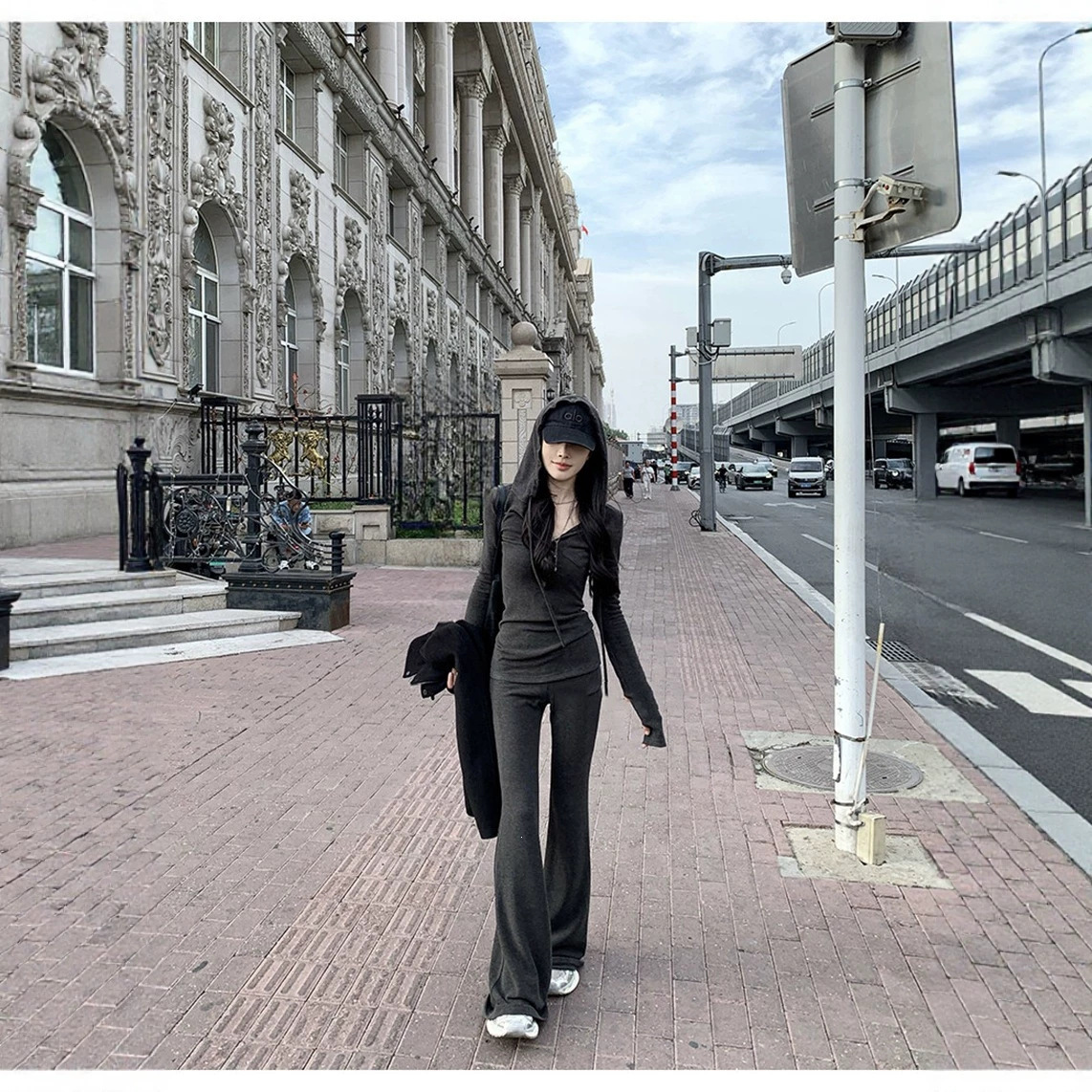 灰色软糯长袖连帽上衣女春秋季穿搭休闲修身微喇叭长裤两件套装潮