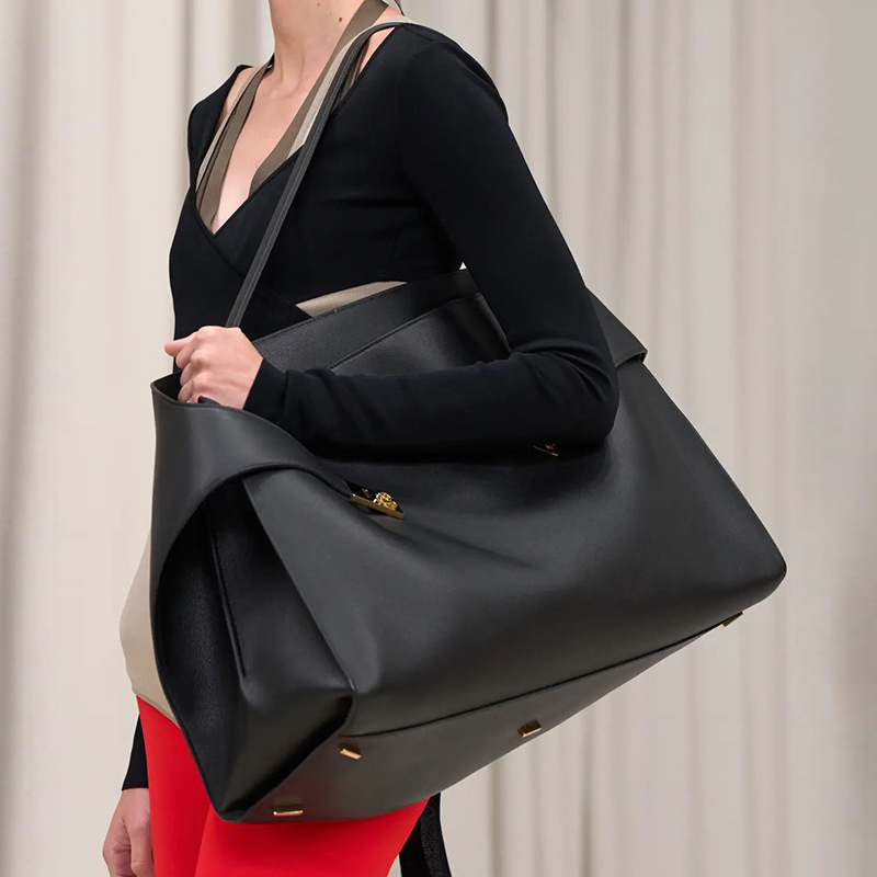 Niche Designer New Large Capacity Women's Bag Fashionable All-match Shoulder Bag Elegant Simple Travel Casual Handbag Niche Designer New Large Capacity Women's Bag Fashionable All-match Shoulder Bag Elegant Simple Travel Casual Handbag