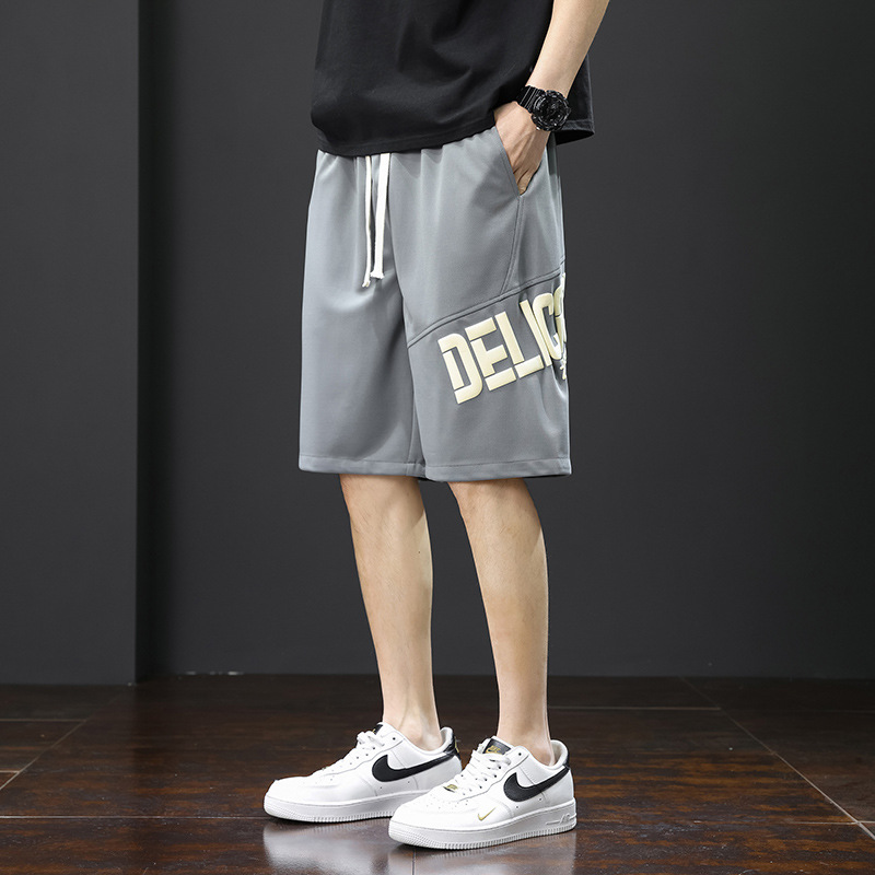 Pantalones deportivos casuales para hombres de verano nuevos pantalones de cinco puntos de estilo de Hong Kong letras sueltas pantalones de impresión de moda pantalones cortos