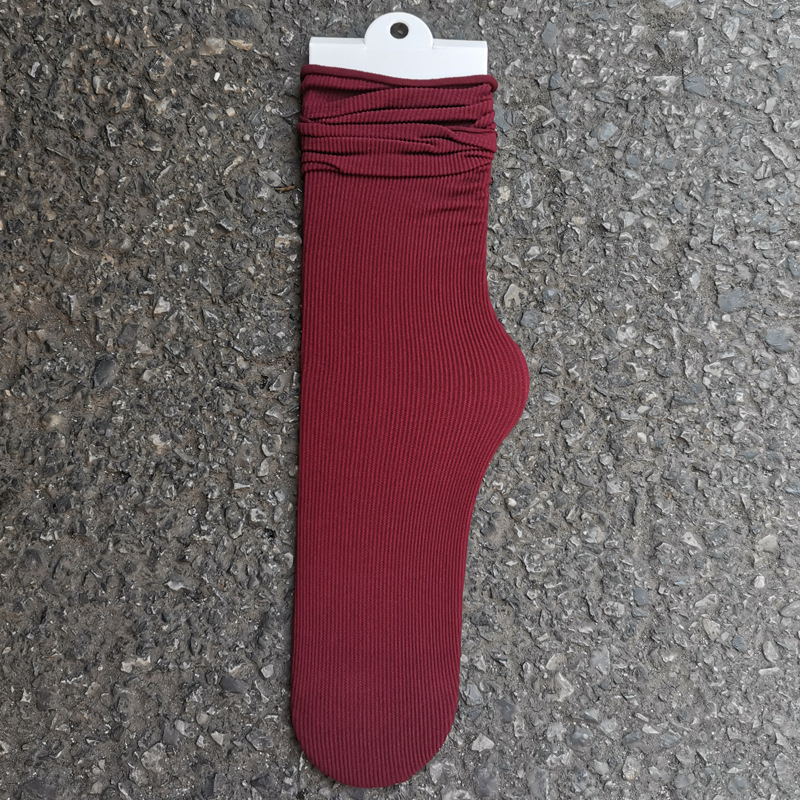 Primavera y verano calcetines de algodón peinados delgados calcetines de confinamiento sin hueso anti-pilling calcetines de moda casual transpirable de color sólido calcetines de pila al por mayor