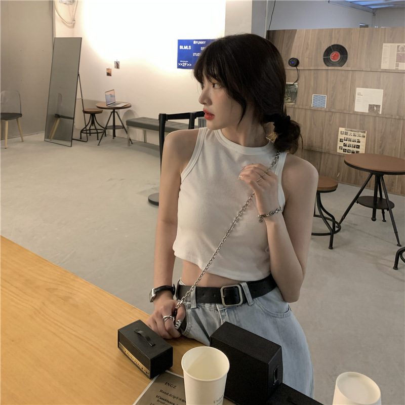 Top corto ajustado de cuello redondo estilo americano para exterior, camisola de verano 2025 nueva y moderna con un toque de diseño.