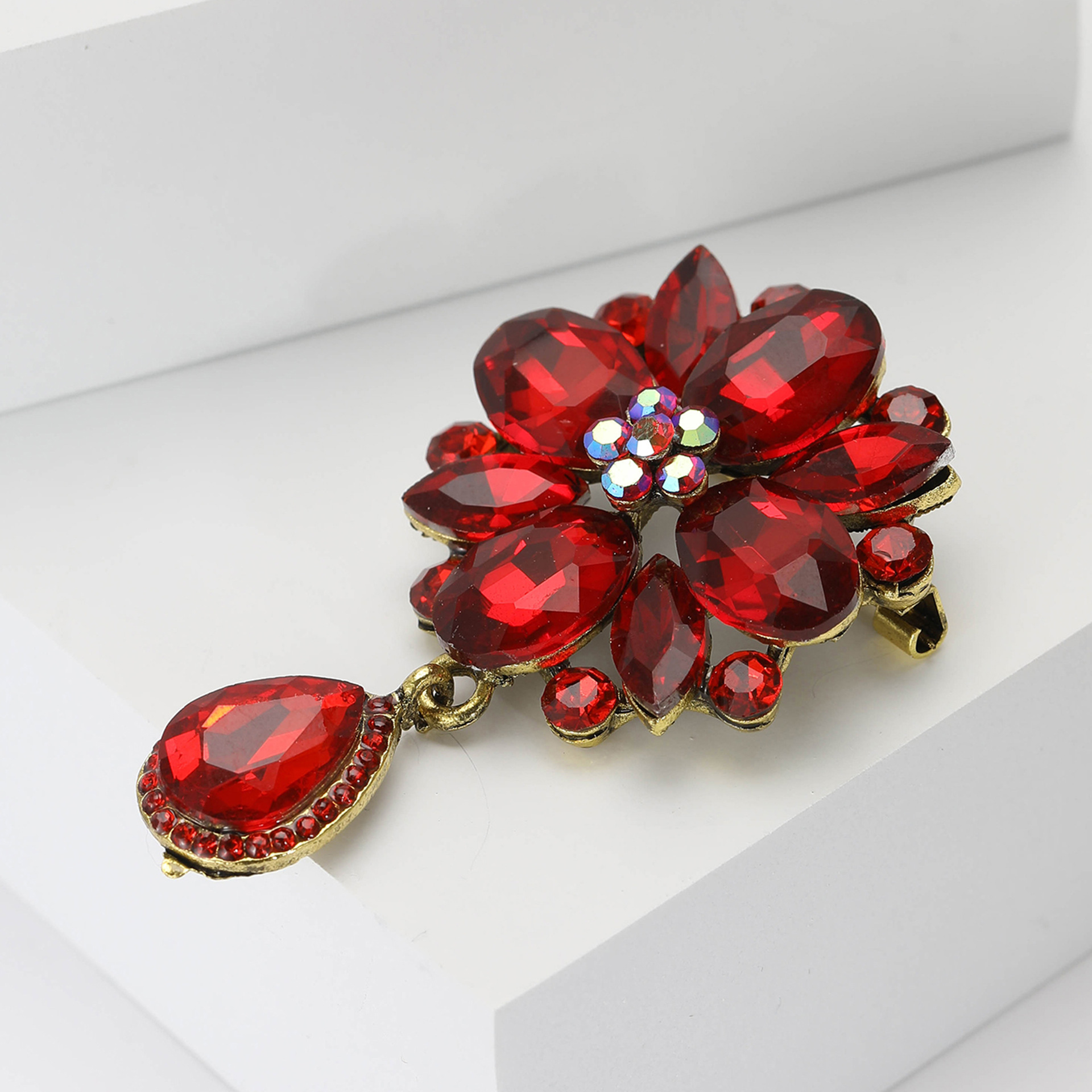 Elegant Retro Pin Water Droplets Flower Alloy Inlay Rhinestones Glass Women's Brooches display picture 13