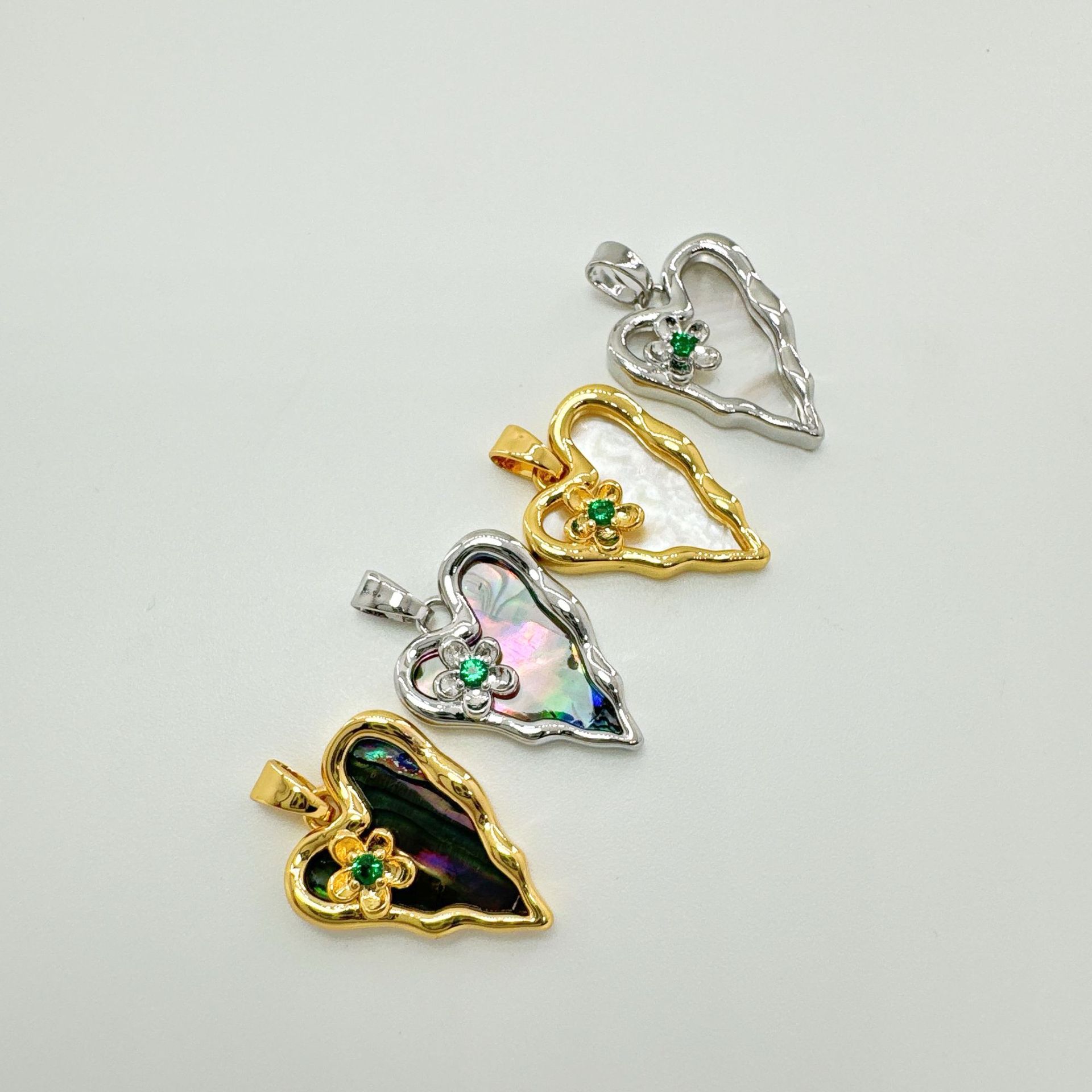 7g Weight Pendant Jewelry Making Type 21mm Jewelry Making Size Shell, Zircon Inlay Material DIY Jewelry Accessories Classification 1 Piece Quantity Copper Material Heart Shape, Flower Pattern Inlay Design Simple Style, IG Style Style 1 Piece 21mm Copper Shell Zircon Heart Shape Flower Pendant 无