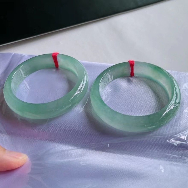 Vòng tay ngọc bích tự nhiên Miến Điện loại băng cao cấp có giấy chứng nhận chi tiết 3