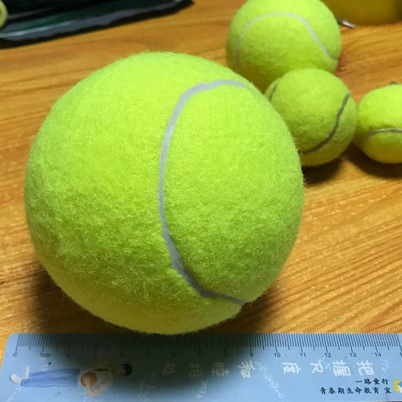 10CM 가중 모델은 팽창할 필요가 없는 약 210g의 대형 테니스 공입니다.