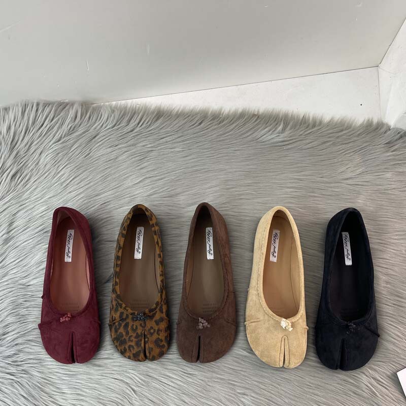 Women's Chunky Heel Single Shoes 2025 New Retro Soft Sole Pig's Paw Shoes Split-Toe Shoes Niche Pleated Granny Shoes Loafers