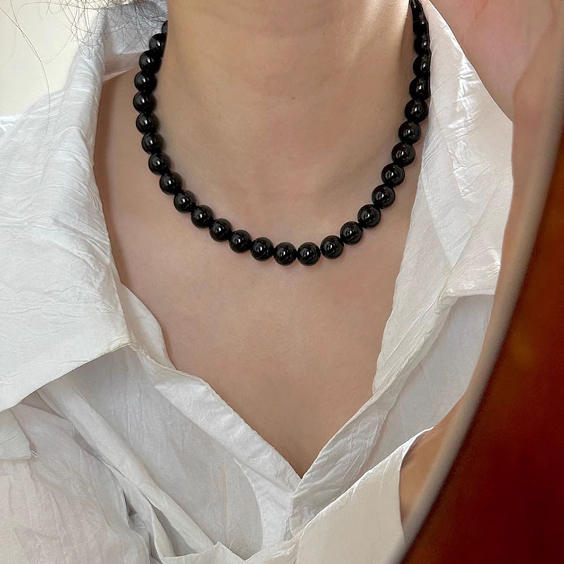 New South Korea blogger fever same style black bead necklace Korean autumn niche light luxury cold style necklace