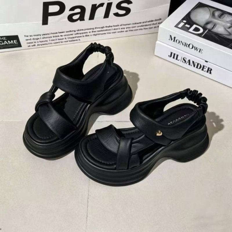 Sandalias de alta sensación para mujeres 2026 nuevos zapatos de suela gruesa muffin romana con falda explosiva zapatos de playa de moda