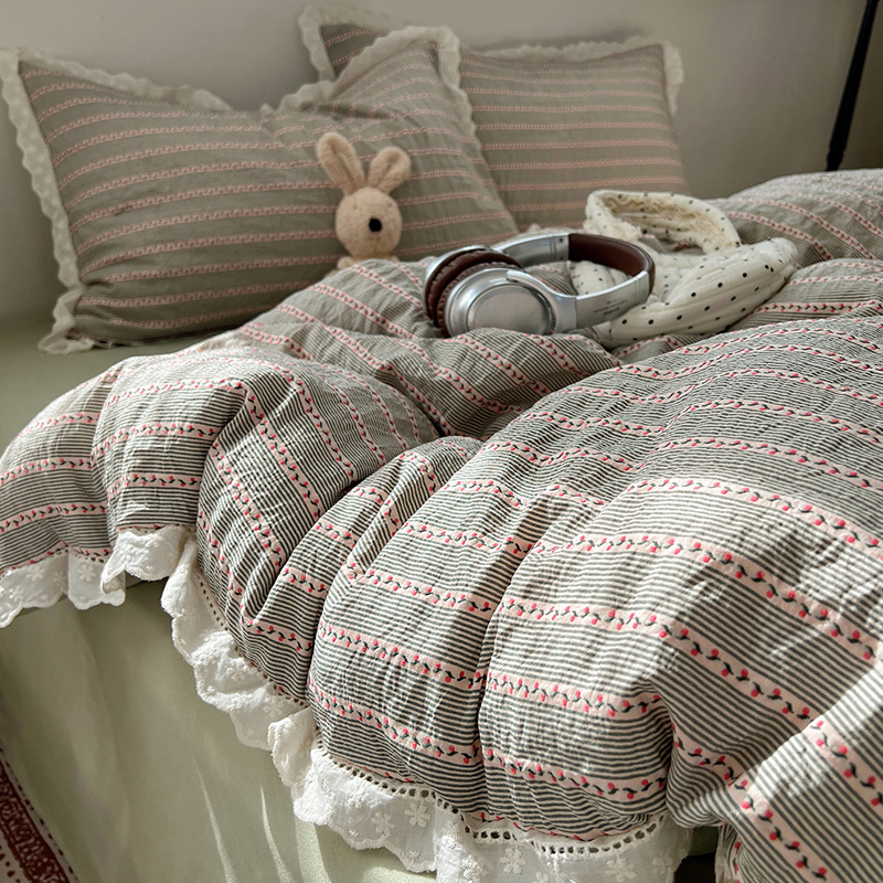 Jacquard de algodón lavado con agua en la cama de cuatro piezas conjunto de 2025 nueva sábanas de encaje de viento princesa cubierta de tres piezas conjunto de cuatro estaciones