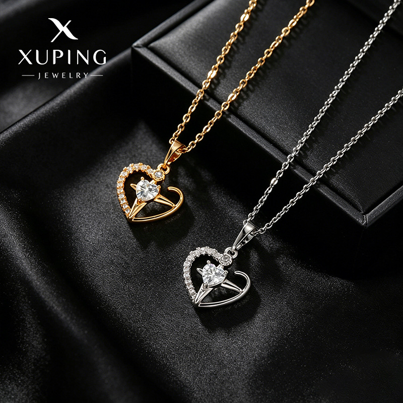 Xuping Commuter Love Collar Mujer Verano Diseño de nicho de lujo ligero Cadena de clavícula de moda de circón en forma de corazón de alta gama