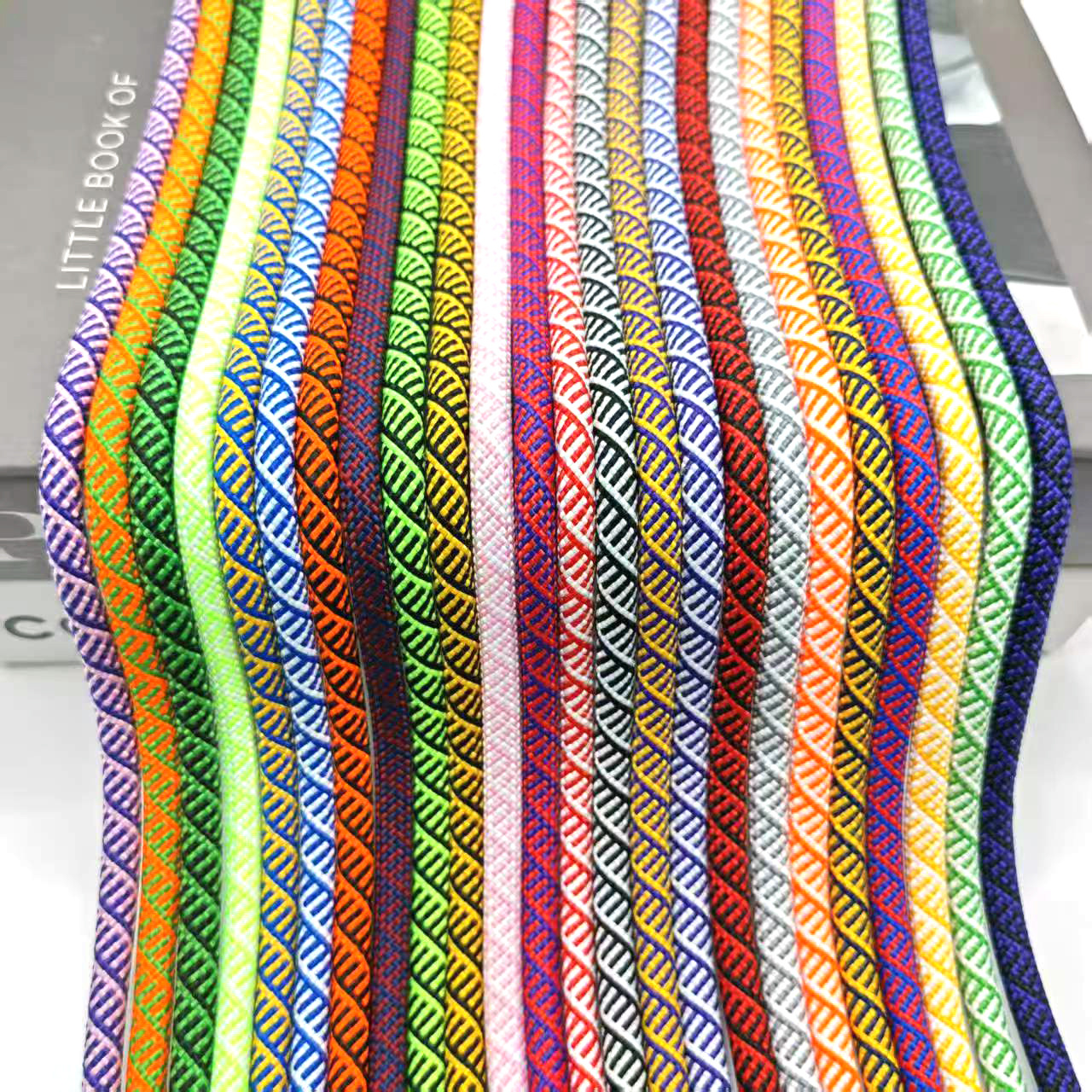 6 / 8 / 10mm poliéster de color core trenzado teléfono móvil camisa redonda cuerda de color intercalada cuerda de bolsa de mano