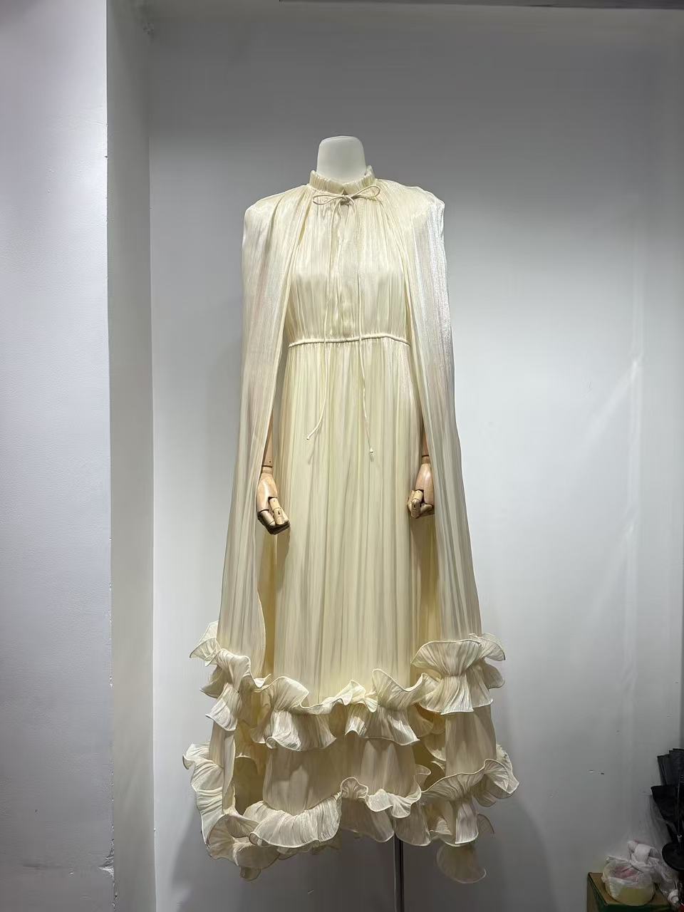 Australian-Inspired V-Neck Cape Flounce Maxi Dress – Double-Layer Hem Elegant Evening Gown (S-XL, Boho Bell Sleeves, High-Waist Palazzo Style)_ecoleips.com