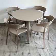 网红餐桌塑料桌椅组合休闲民宿洽谈阳台小圆桌子户外奶茶店室外摆