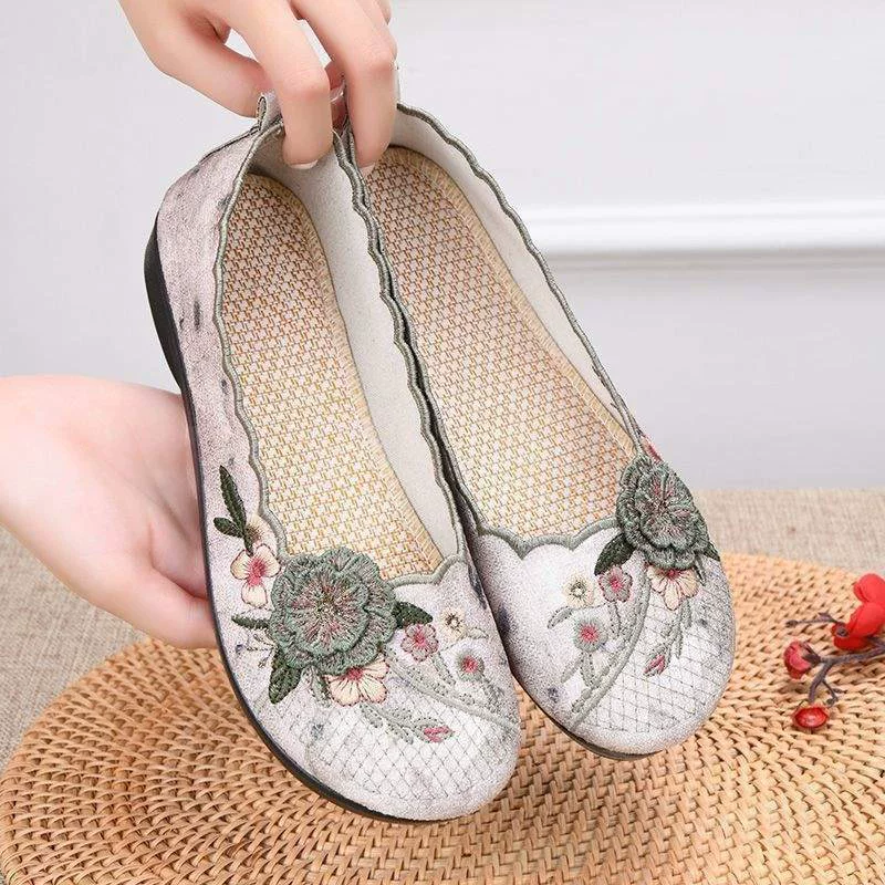 Летние старые северные тканевые туфли для женщин, тонкие туфли с вышивкой, дышащие туфли в этническом стиле ретро для мам среднего и пожилого возраста.