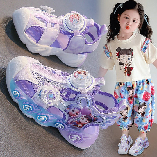 Lamp-Illuminated Nezha Ao Bing Girls' Closed-Toe Sandals, New Summer Children's Hollow Mesh Sports Beach Shoes for Older Children