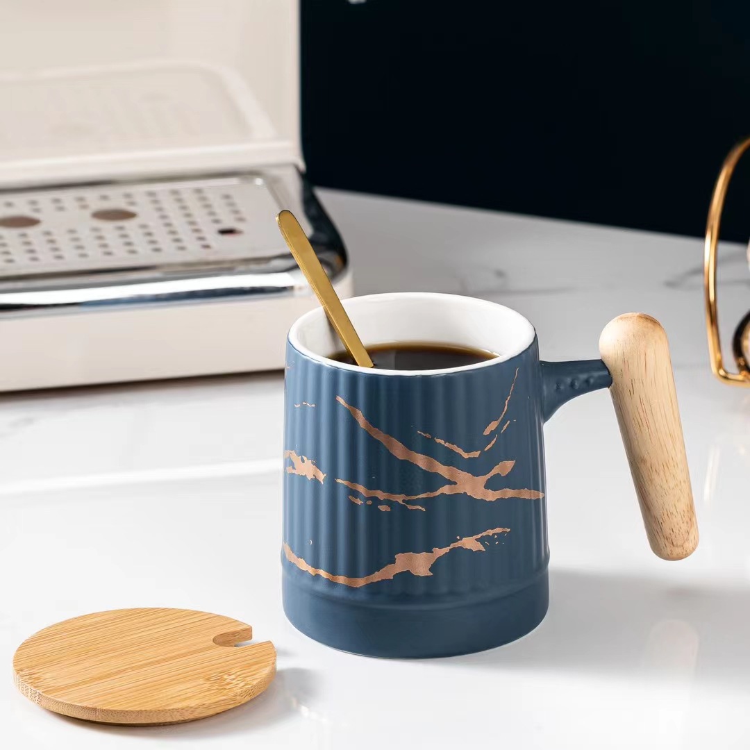 Estilo nórdico vintage mango de madera cerámica taza con tapa cuchara jaspear oro café Oficina taza agua