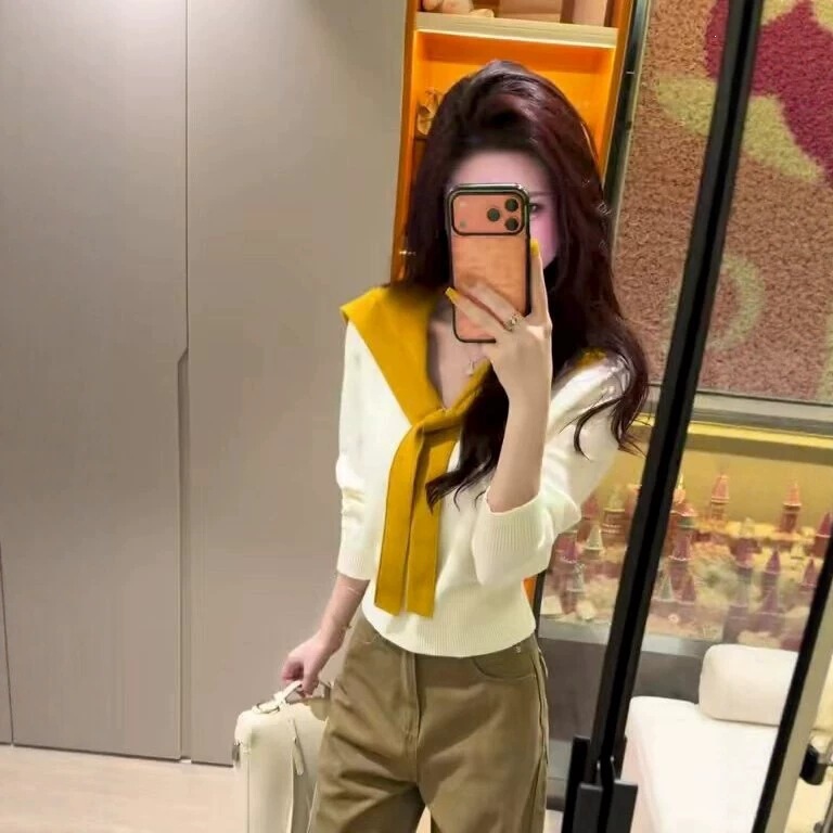 New design, color-blocked shawl-collar knit top for women, autumn/winter, with flowing straps, slim fit, short style, elegant and gentle sweater New design, color-blocked shawl-collar knit top for women, autumn/winter, with flowing straps, slim fit, short style, elegant and gentle sweater